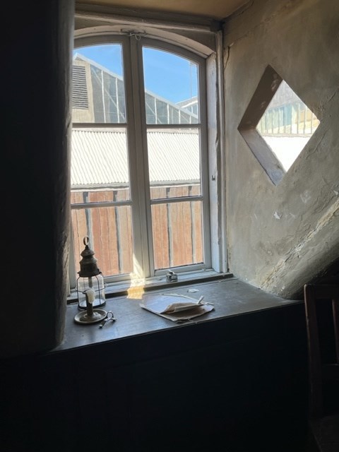 43518713-0265-4f18-bbdc-8282fe6326e0_l.jpg (480×640)