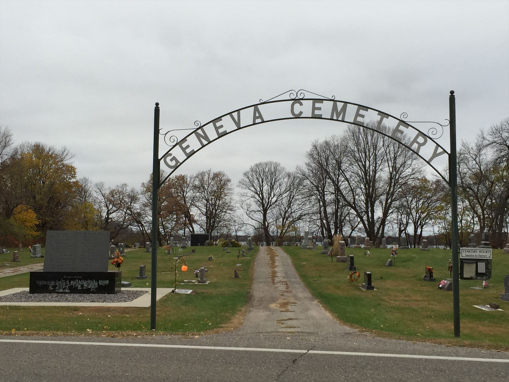 GC5F1E0 MNSQ Geneva Cemetery (Multicache) in Minnesota, United States created by BigChiefS4