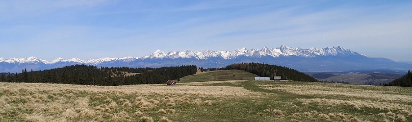 Výhľad s pod Panskej hole na Západné a Vysoké Tatry 8.5.2020