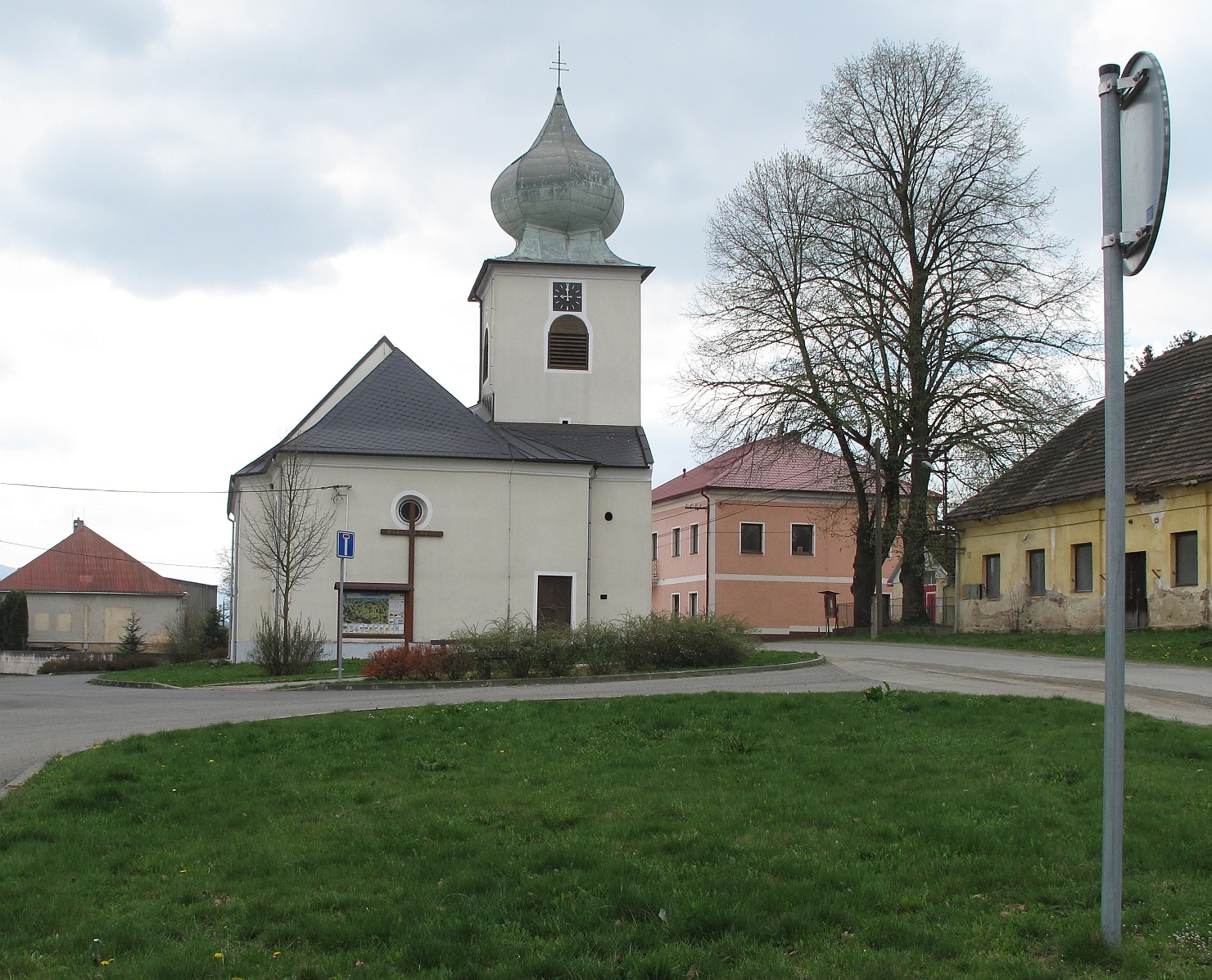 kostel Dobrého Pastýře od severu