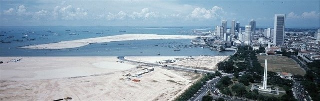 iew in 1977 of the whole Marina area freshly reclaimed from the sea. (Source: URA)