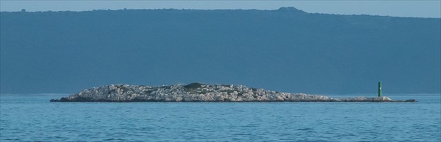 Zaporinovac islet with Šolta island in the background
