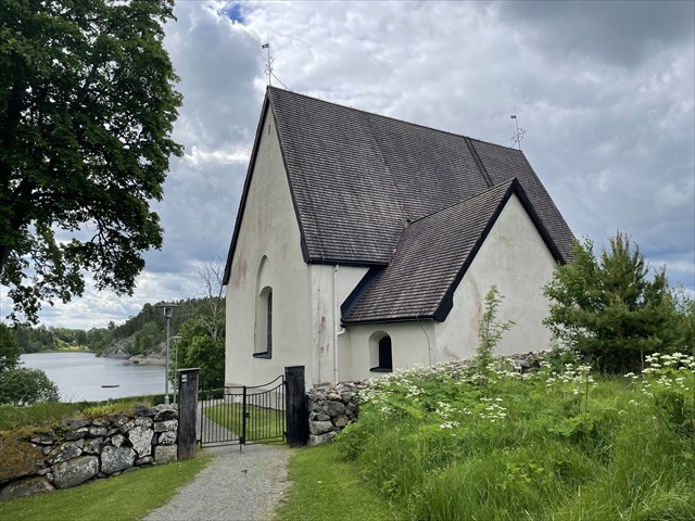 Malsta kyrka från söder