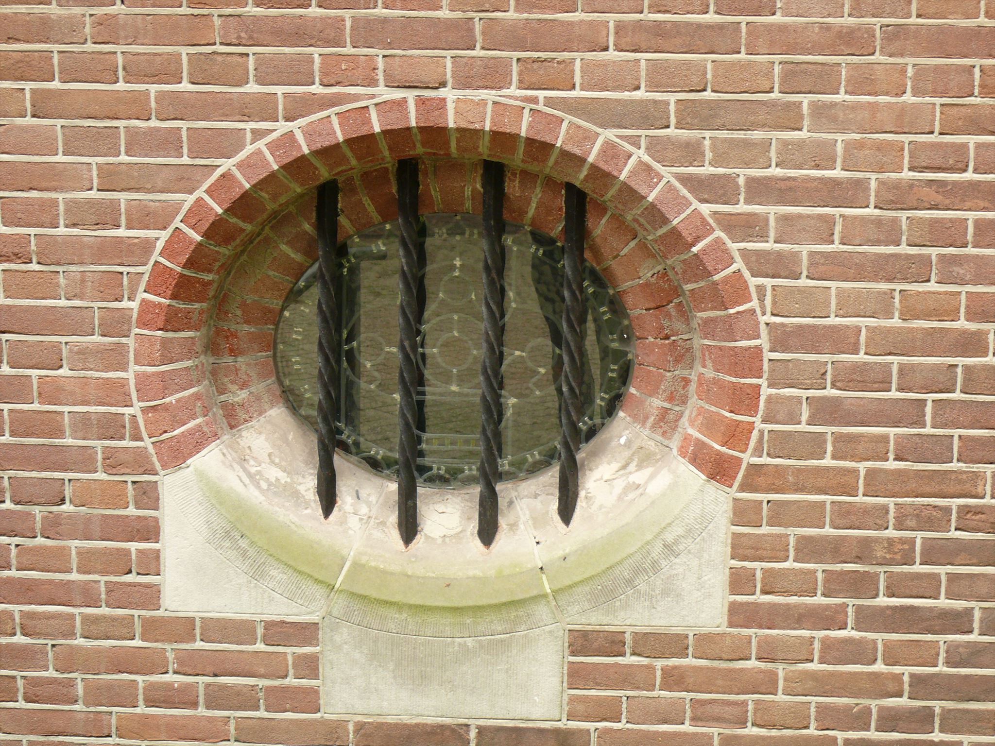 Aantal van deze ramen in de crypte? Aantal van deze ramen in de crypte?