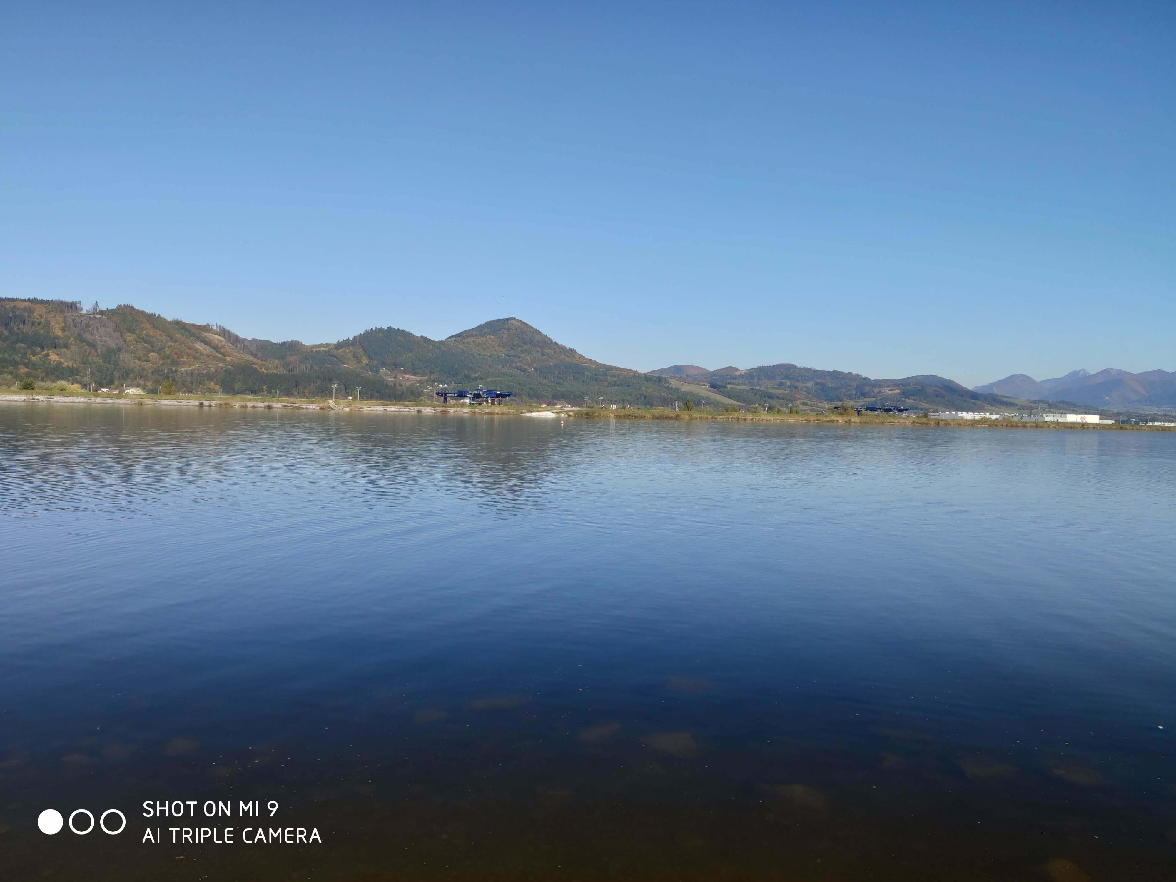 segment a ružová bójka cca v strede