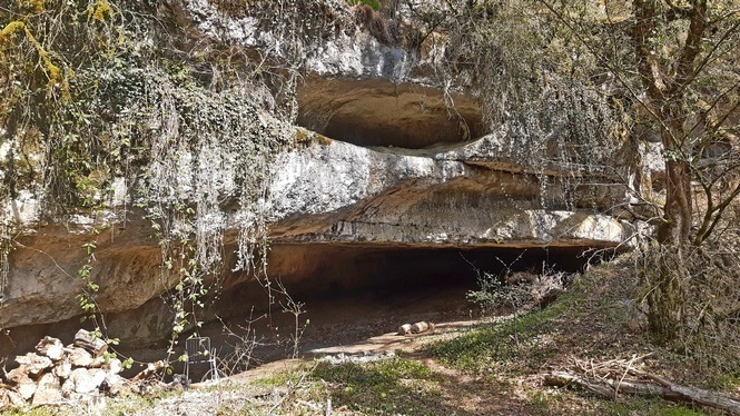 La grotte juste à côté de la cache