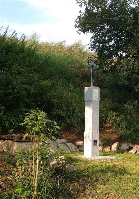 Neues Marterl mit kleiner Bank