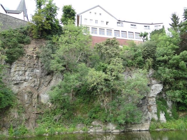 Felsenfalte Hotel Schuld