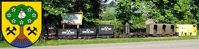 znak a expozice důlních strojů Malé Svatoňovice