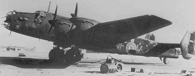 Bombardovací letoun Handley Page Halifax Mk.II NF-V (ser. L9613) 138. výsadkové peruti RAF, ze kterého byly v noci z 28. na 29. prosinec 1941 vysazeny na území okupované vlasti paraskupiny ANTHROPOID, SILVER A a SILVER B.
