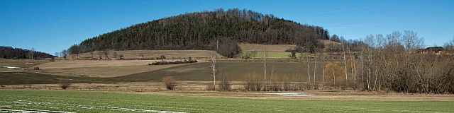 Pohled na vrch Osule od státní silnice