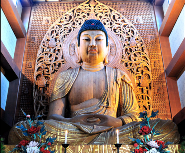 写真が2枚並んだいる　左に東長寺の福岡大仏　右に承天寺の庭園