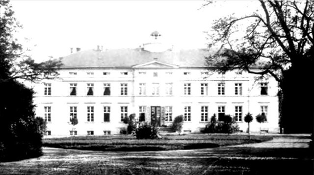 Vorderansicht des Schlosses um das Jahr 1890