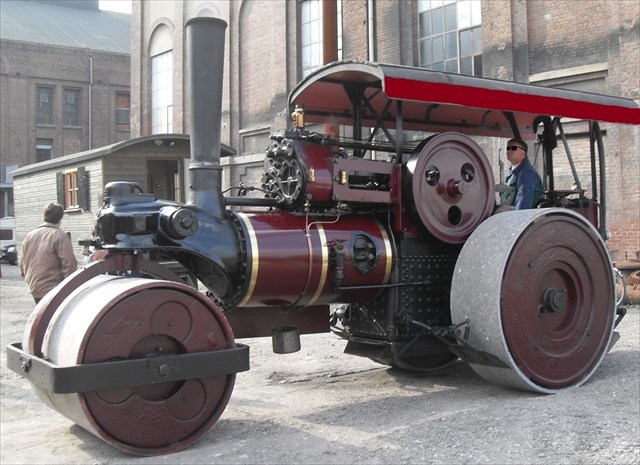 Schwarz-Rote Historische Vehikel