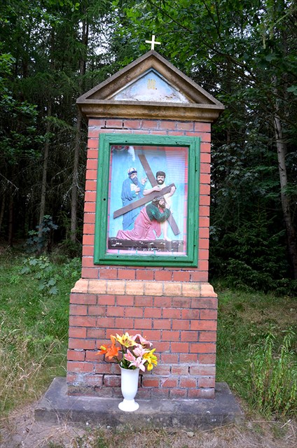 Jedna z kapliczek Drogi Krzyżowej