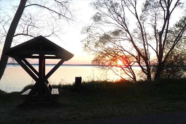 Rastplatz im Sonnenuntergang
