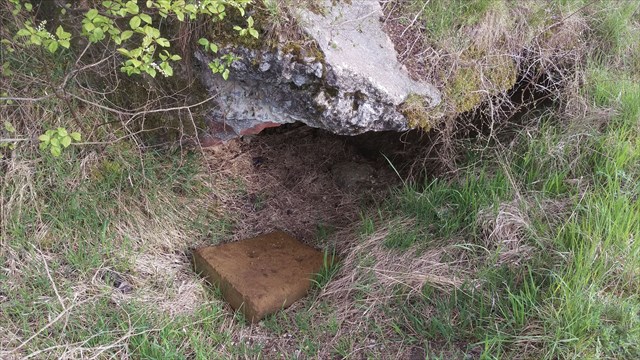 Ein großes Loch im Boden