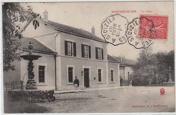 La gare de Montier en Der vue de la place