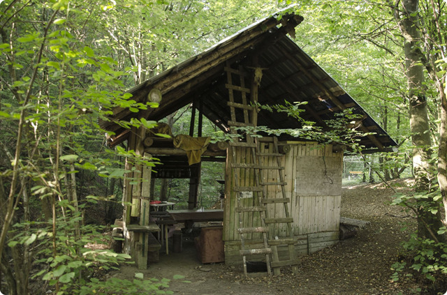 Prístrešok – Útulňa pri zrušenej obci Ruské