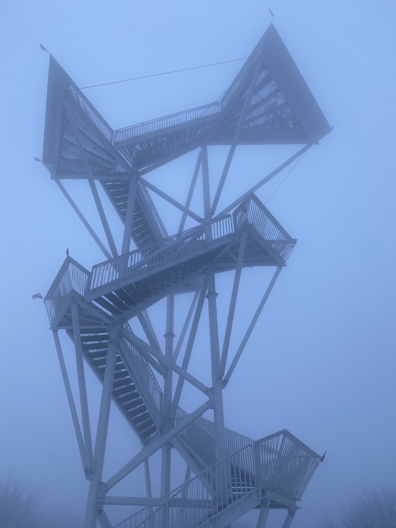 Rozhľadňa v hmle