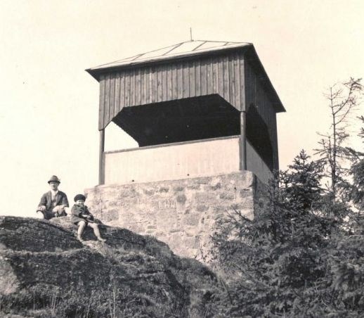 Rozhledna z roku 1929 (klikněte pro zobrazení v plné velikosti) Rozhledna 1929