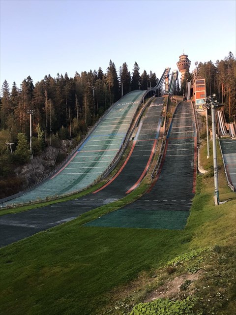 Puijon hyppyrimäet kuvattuna 29.8.2019