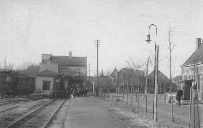 Treinstation rond 1920 poldersporen.nl