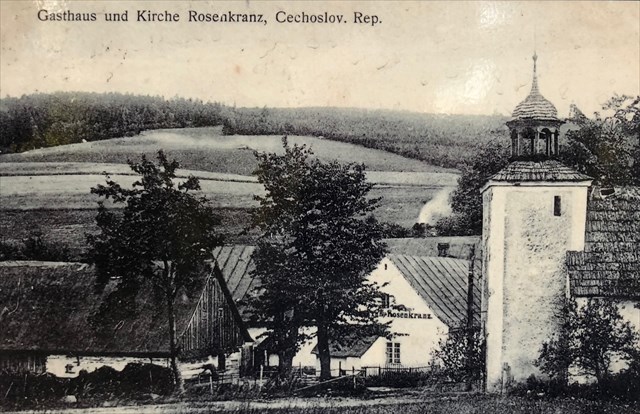 Růženec, hostinec a kostelík na počátku minulého století