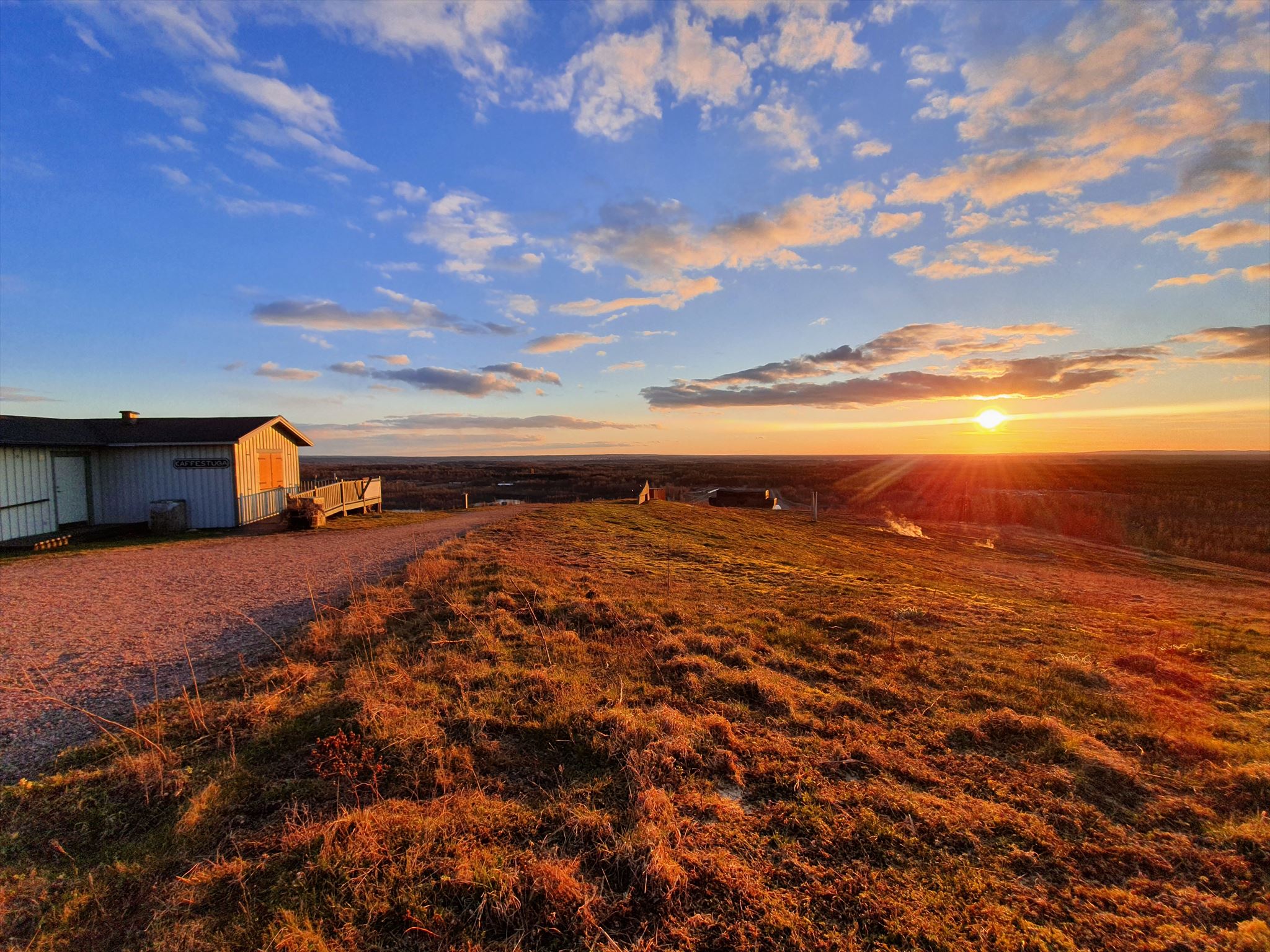 En vårkväll på Kvarntorpshögen