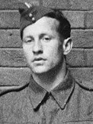 Rotný Jan Zemek (3. 5. 1915 - 6. 7. 1994) jako príslušník paraskupiny „SILVER B“ (Porchester Gate, Londýn 1941).