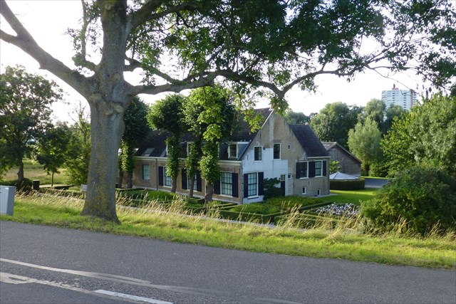 Andere kant van de dijk