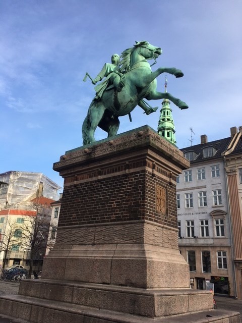 8c01ba03-5d7f-4626-a877-538bc14dda40_l.jpg (480×640)