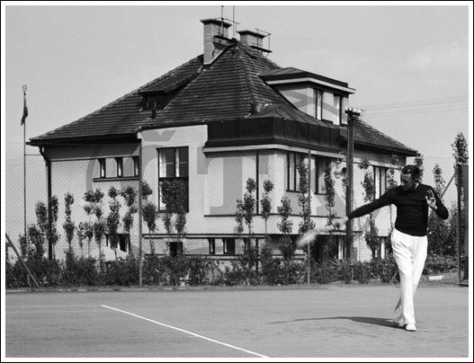 Burian na svém vlastním kurtu