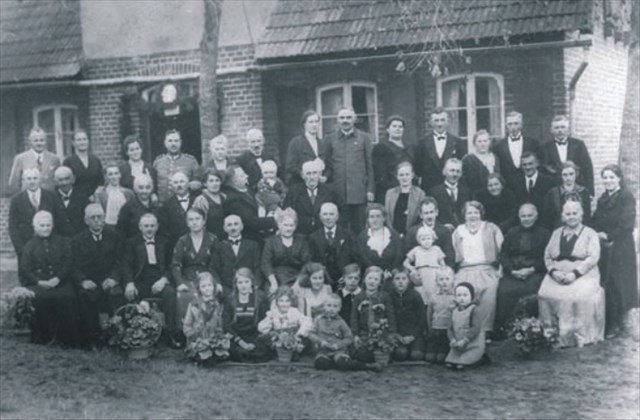 Hochzeitsgesellschaft der Familie Hacker um 1935