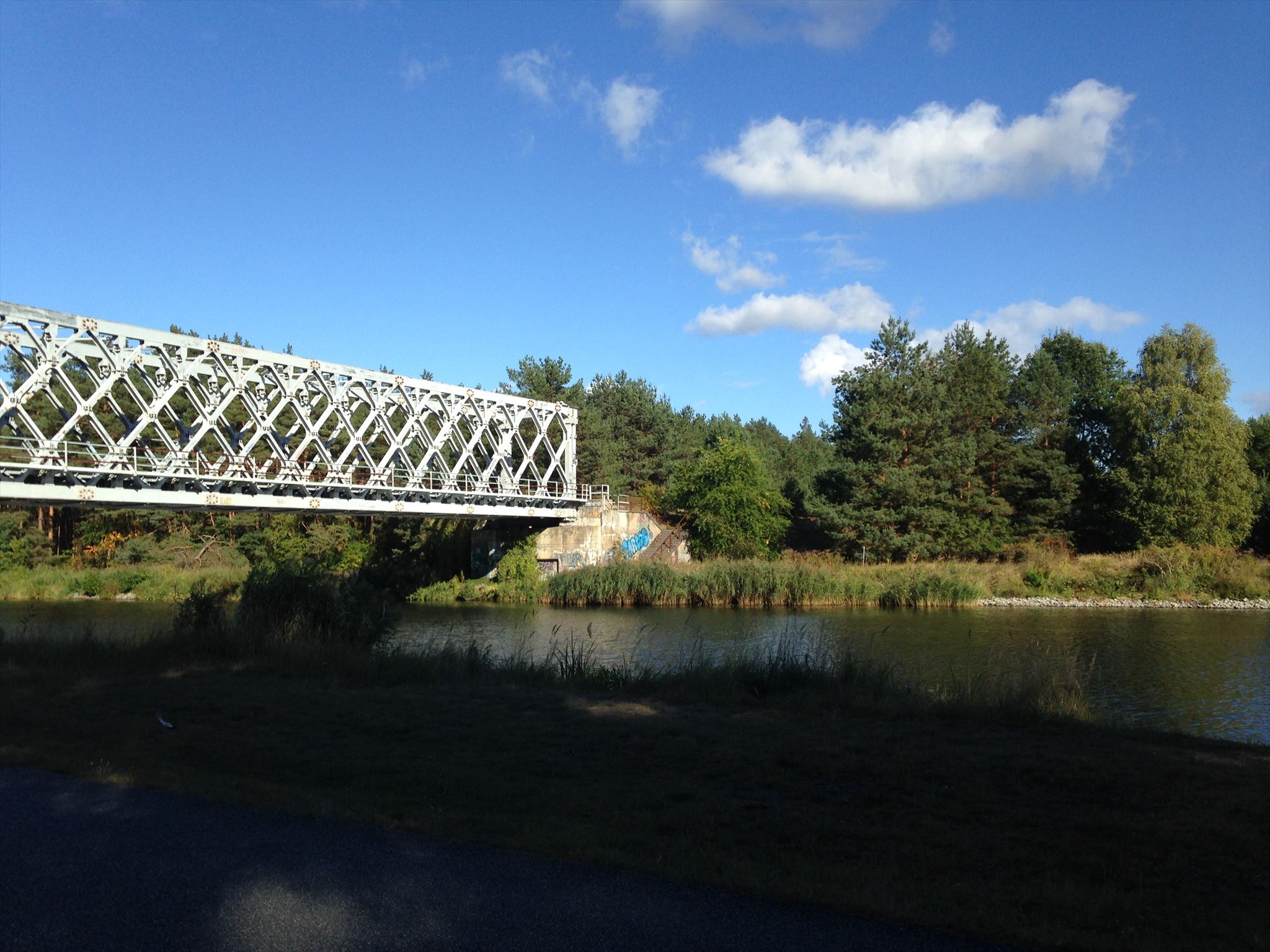 Eisenbahnbrücke am Kanal