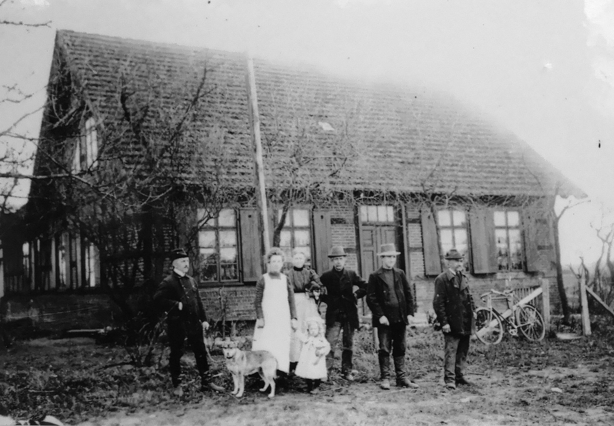 Zieglermeister Martens mit Angehörigen Zieglermeister Martens mit Angehörigen um 1910