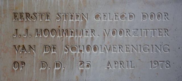 De eerste steen