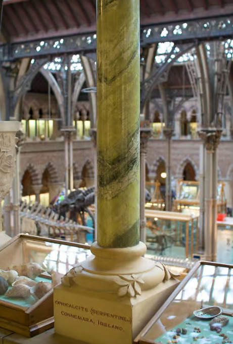 Ophicalcite utilisée en pierre d’ornement. © khaosproductions, Flickr