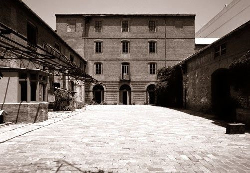 Patio interior de la fábrica. Foto de Jesús Tarruella