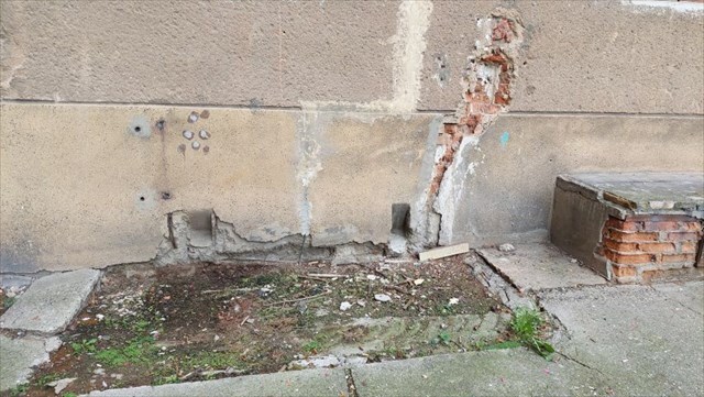 totálně zdevastovaný pozůstatek výtahu