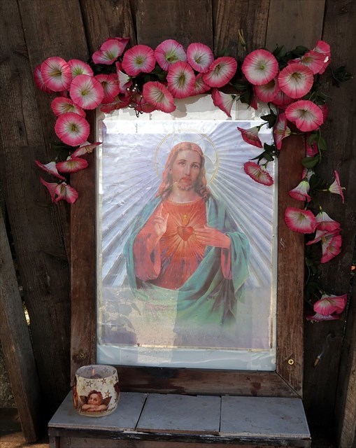 Oltářík v kapličce