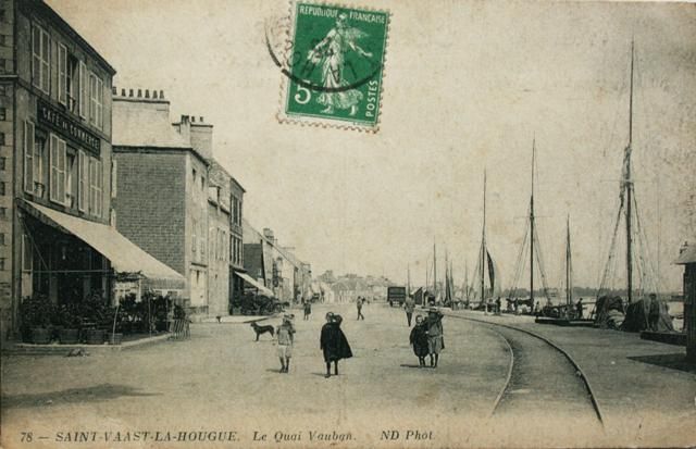 Rails sur le port de Saint-Vaast-la-Hougue