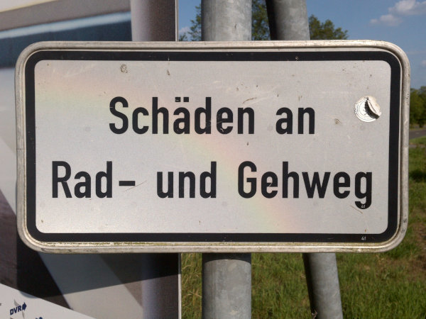 "Schäden an Rad- und Gehweg"