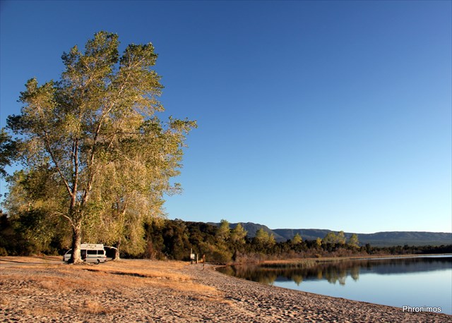 Lake Rerewhakaaitu in Autumn