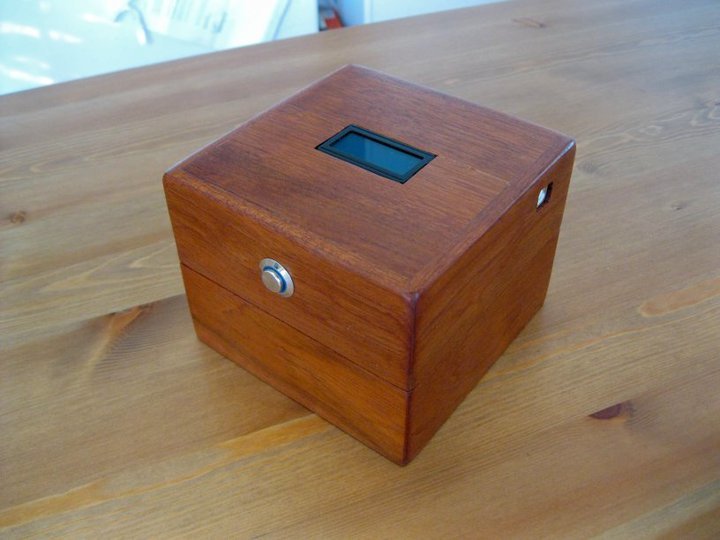 Hyskeir (Oigh Sgier) Lighthouse viewed from close to the landing steps!