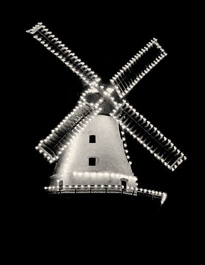 Christiansmøllen 1937 med lys i vingerne