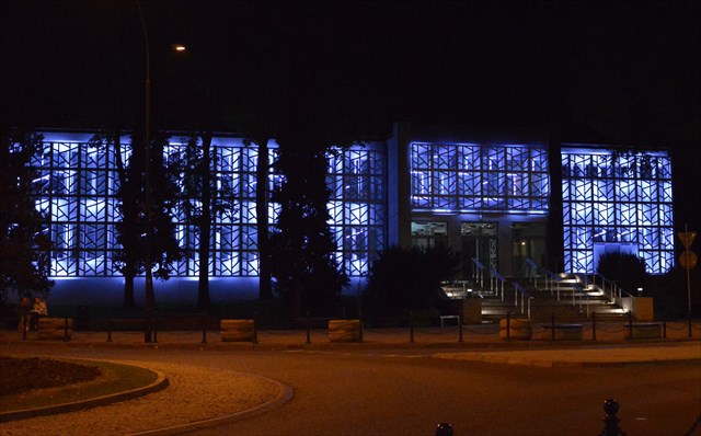 Jasielski Dom Kultury nocą