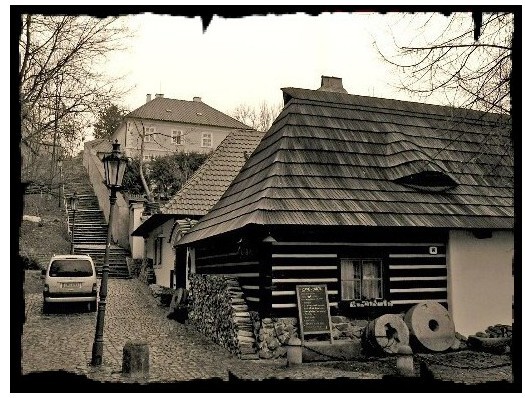 presná kopie poslední pražské roubenky na Novém Svete