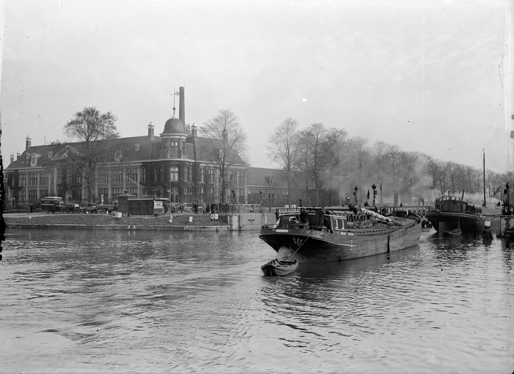 1930-1935 scheepvaart bij Munt X80085 - U1813.jpg