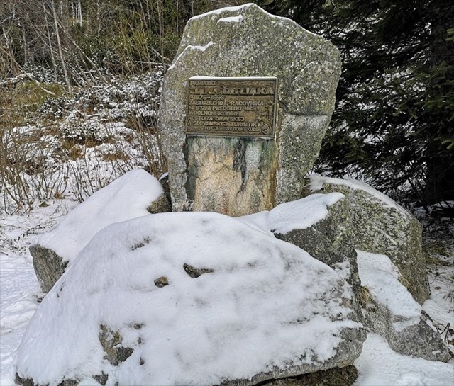 Pamätník pamiatke Jána Ťatliaka